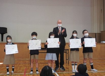 ④