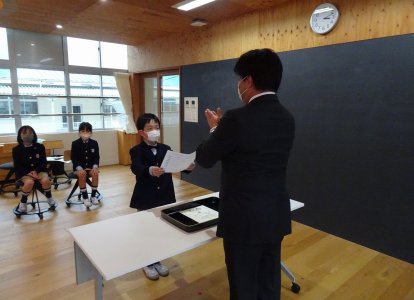 ④