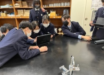 ③