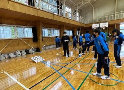 ④