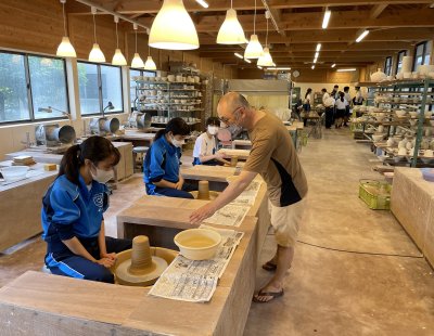 【中学３年生】波佐見焼のろくろ体験を行いました！