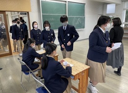 ５