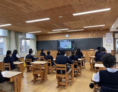 中学校生徒会役員選挙を行いました。