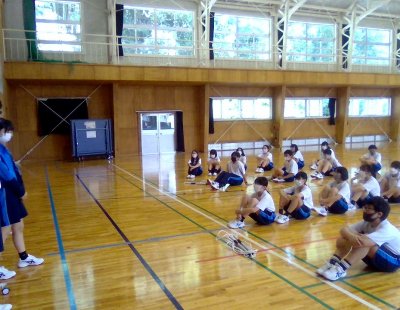 中学校で昼休みにレクリエーションを行いました！